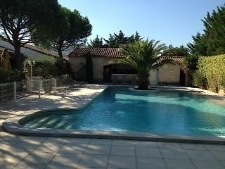 Hotel Lou Mistralou Saint-Andiol Exterior foto