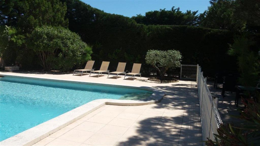 Hotel Lou Mistralou Saint-Andiol Exterior foto