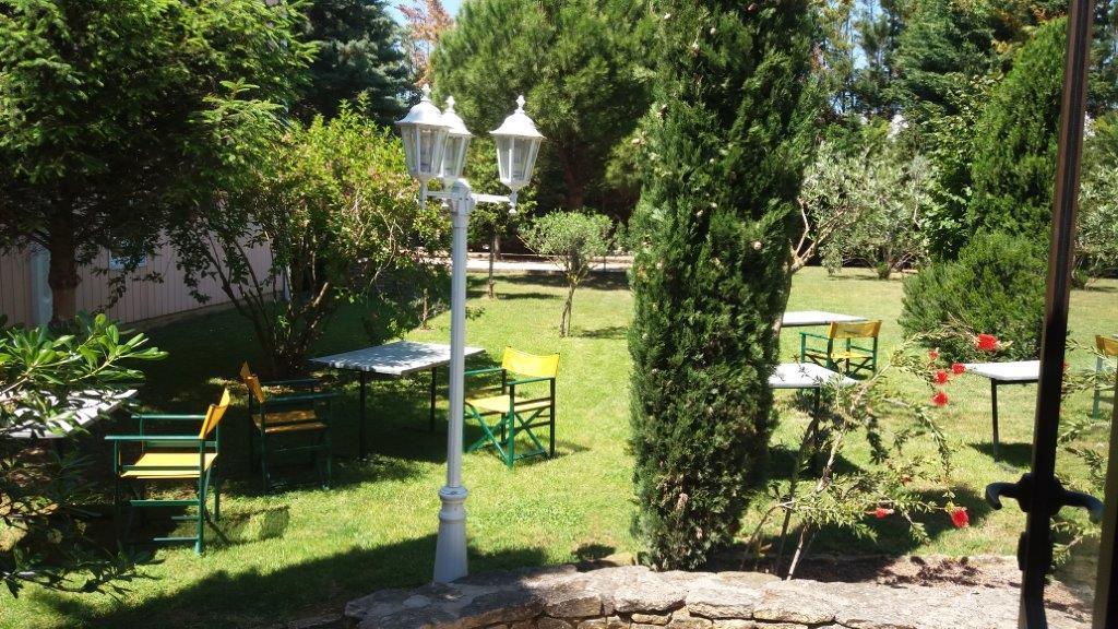 Hotel Lou Mistralou Saint-Andiol Exterior foto